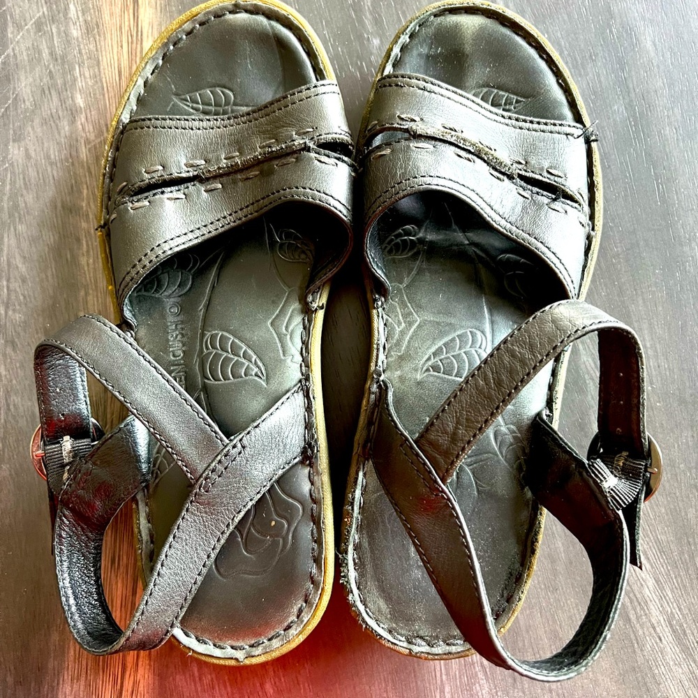 Keen 9M Black Leather Ankle Strap Sandals